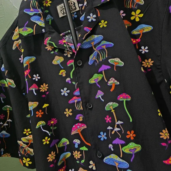 Good Vibes Mushroom Button Up Shirt Short Sleeve Colorful Print Size M - Picture 3 of 6
